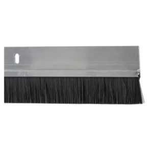 DiHa RoKa Bürstendichtung | Außen mit Aluschiene 1000 x 23 mm für Rollladenkasten. Mit der Insektenschutz-Bürstendichtung aus dem Hause DiHa machen Sie auch die außen liegenden Zugangsmöglichkeiten an den Rollladenprofilen dicht. Die Aluminium-Profil-Leisten mit schwarzer Bürste (23 mm) sind leicht zu montieren und optisch anpassungsfähig. Diese Profil-Leiste ist bereits vorgebohrt und wird an der unteren