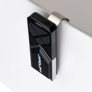 Auto-Sonnenblenden-Halterung mit Clip für 4-Kanal Funkhandsender ML / JL | Chamberlain. Der Chamberlain Sonnenblendenclip für Handsender eignet sich für alle Garagentor 4-Kanal Funkhandsender von Chamberlain und JAROLIFT. Dank des Clips ist Ihr Handsender im Auto gut aufgeräumt und jederzeit bedienbar. Der Sonnenblenden-Clip besteht aus hochwertigem Aluminium. Die Maße des Zubehörartikels betragen 60 x 10 x 10 mm. Neben dem Clip umfasst der Lieferumfang des Zubehör-Sets 2 Schraubendreher