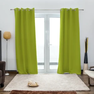 Verdunkelnder Ösenvorhang von VICTORIA M - 1x Verdunkelungsvorhang hellgrün mit Ösen von VICTORIA M aus hochwertigem Polyester. Er ist noch in vielen weiteren Farben erhältlich und wie gemacht für all Ihre Wohn- und Schlafräume. Er hat die Maße 140 x 245 cm (Breite mal Höhe). Im Schlafzimmer hält er durch seine lichtundurchlässige Textur Licht ab