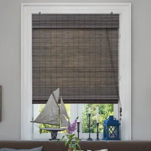 Bambus-Raffrollo in der Größe 150 x 160 cm in der Bambus-Farbe dunkelbraun aus dem Hause VICTORIA M - Das perfekte Fenster-Sichtschutz-Rollo aus natürlichen Rohstoffen! VICTORIA M Bambus Raffrollos sind die natürliche Alternative im Bereich des innenliegenden Sonnenschutzes. Es ist ein