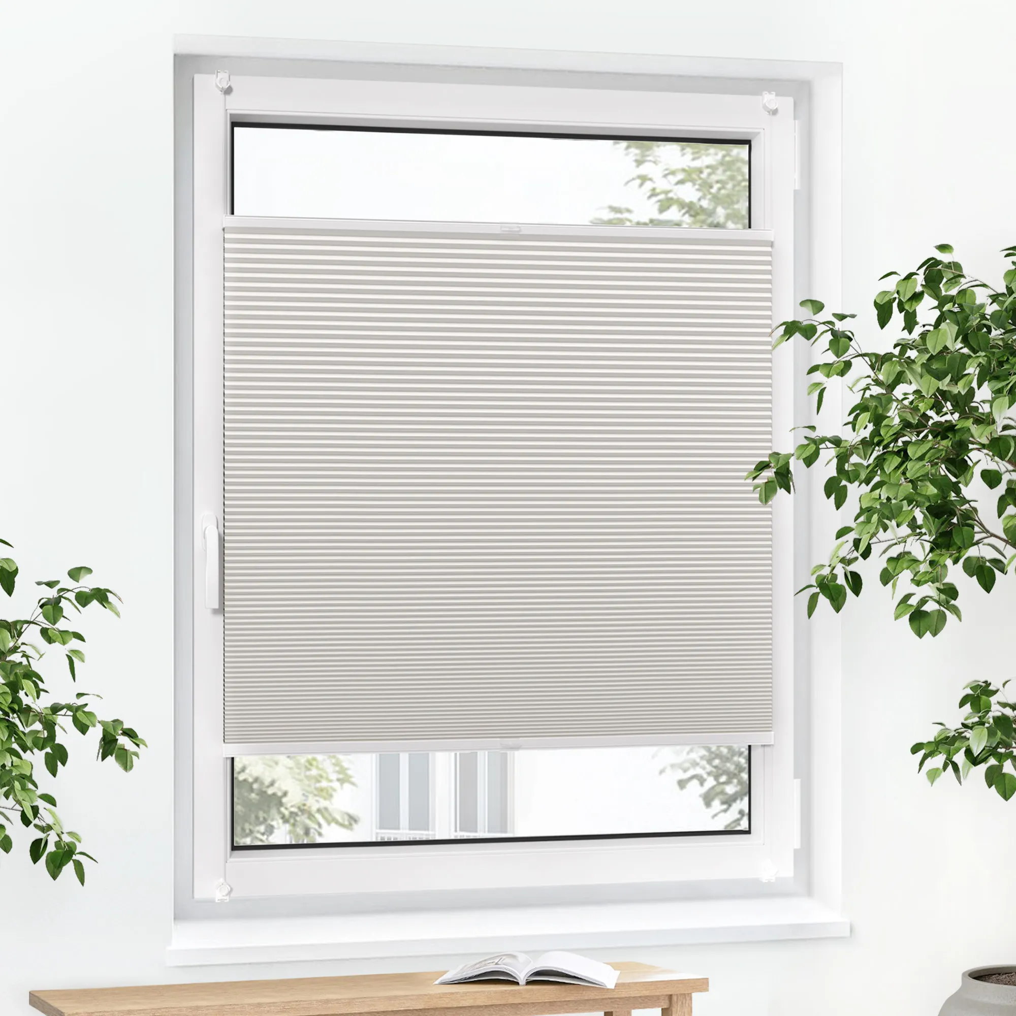 Jalousiescout Pure Wabenplissee in der Farbe Beige und der Größe 95 x 200 cm: Das Pure Wabenplissee von Jalousiescout bietet nicht nur eine perfekte Verdunkelung