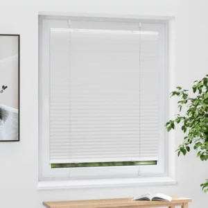 Das EasyFix Plissee von VICTORIA M in der Farbe Weiß mit den Maßen 90 x 200cm ist aus langlebigem Polyestergewebe gefertigt und kann flexibel an Fenster und Türen angebracht werden. Sie können das Plissee auf Wunsch in der Breite kürzen. Die Montage erfolgt ohne Bohren mit Hilfe der beiliegenden Klemmträger (siehe Montageanleitung). Eine Anbringung mit optional erhältlichen Klebehaltern ist ebenfalls möglich. Das EasyFix Plissee kann rückstandslos wieder entfernt werden und eignet sich daher besonders für Mietwohnungen. Die Bedienung über die vier PVC--Bediengriffe ist unkompliziert. Das Plissee bietet guten Sicht- und Sonnenschutz. Es kann mit einem Lappen oder Staubwedel gereinigt werden. Im Lieferumfang enthalten: EasyFix Standard Plissee